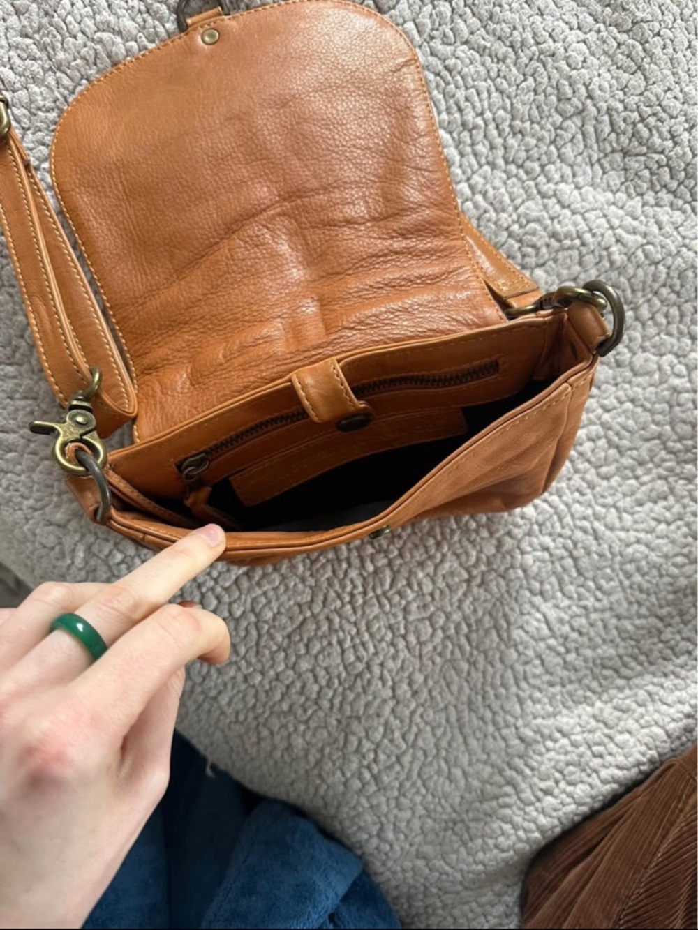 Classic Leather Crossbody Bag in Cognac